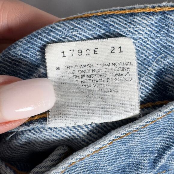 Vintage 1992 Levi's Men's Jeans Loose Fit Light Wash Size W42 L30 - Picture 8 of 8